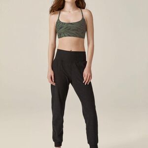 Beyond Yoga Spacedye Midi Jogger Sweatpants in Black - Size Small